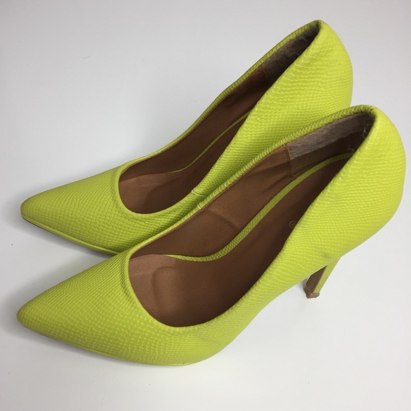 Qupid Shoes - Qupid Stiletto Snake Skin Texture Women’s Size 8.5